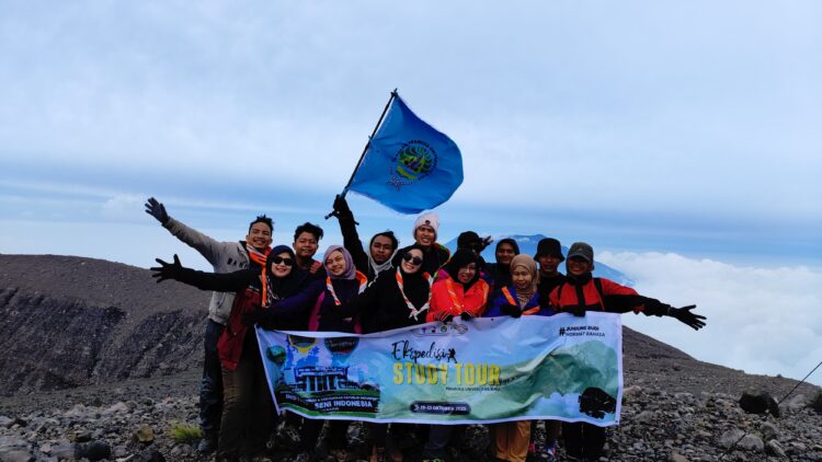 Pramuka Unri Study Tour ke ISI Padang Panjang dan Ekspedisi Gunung Marapi