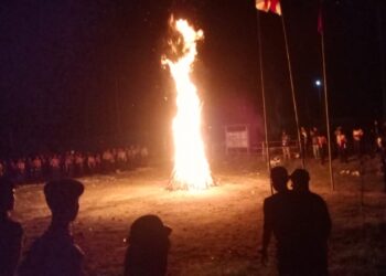 Api Unggun Meriahkan Malam Keakraban Peserta Perkemahan Gabungan MTs Al Hidayah Bakke