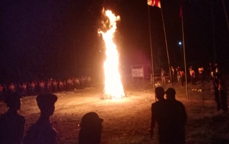 Api Unggun Meriahkan Malam Keakraban Peserta Perkemahan Gabungan MTs Al Hidayah Bakke