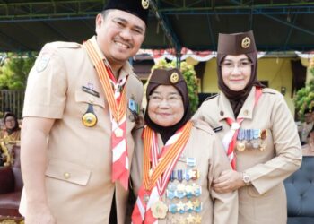  Kak Hj. Yuzimar Rasyid, S.Pd : ”Muda berkarya Tua Berguna”