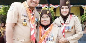 Kak Hj. Yuzimar Rasyid, S.Pd : ”Muda berkarya Tua Berguna”