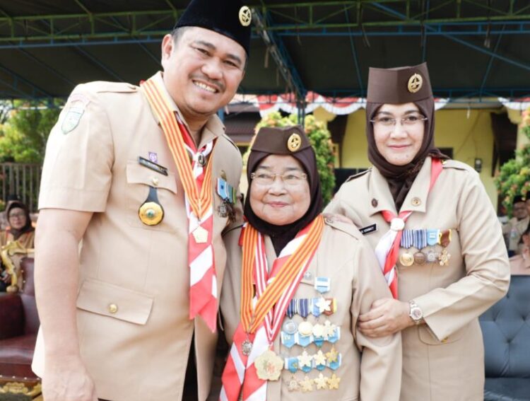  Kak Hj. Yuzimar Rasyid, S.Pd : ”Muda berkarya Tua Berguna”