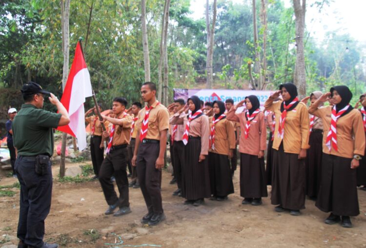 Pramuka SMA Negeri Olah Raga Sidoarjo Adakan Penta Kemah di Tepian Sungai