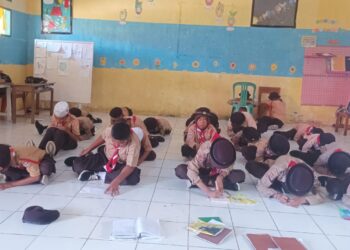 Gudep Pangkalan MI Ar Rahman Pajekko Belajar Sandi Morse Pramuka