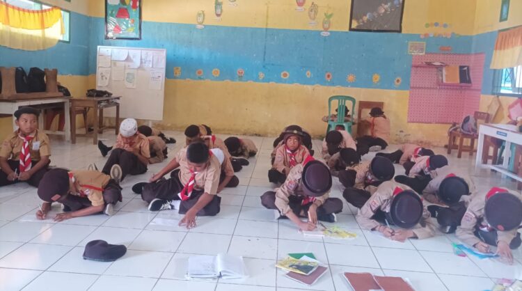 Gudep Pangkalan MI Ar Rahman Pajekko Belajar Sandi Morse Pramuka