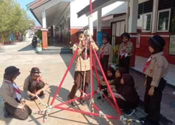 Gudep Pangkalan UPT SD Inpres 12/79 Lonrae Latihan Buat Tiang Bendera Kreasi