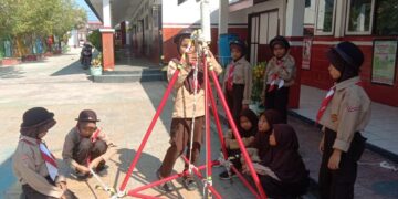 Gudep Pangkalan UPT SD Inpres 12/79 Lonrae Latihan Buat Tiang Bendera Kreasi