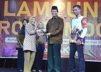 Rektor UIN Raden Intan Lampung Terima Penghargaan Kwarda Lampung
