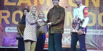 Rektor UIN Raden Intan Lampung Terima Penghargaan Kwarda Lampung