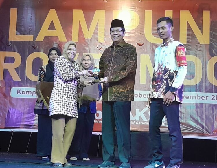 Rektor UIN Raden Intan Lampung Terima Penghargaan Kwarda Lampung