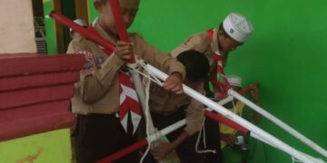 Latihan Membuat Pionering di Pangkalan MI Arrahman Pajekko, Bone