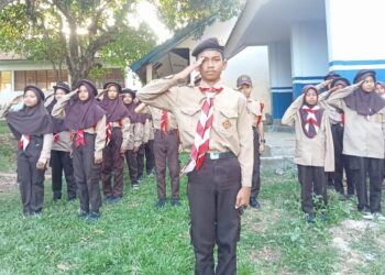 Pramuka SMP Negeri 1 Barebbo Peringati Hari Pahlawan