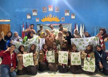 Gudep Pangkalan Unila Ajarkan Batik Ecoprint ke Warga Masyarakat Margodadi