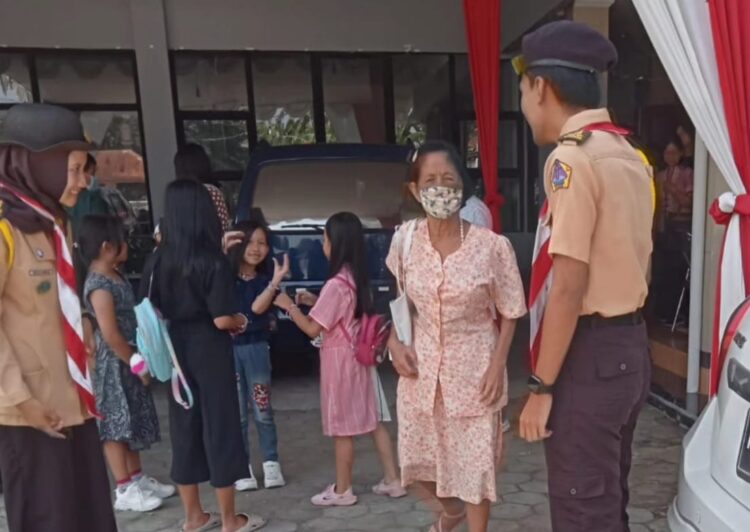 Tim Karya Bakti Nataru Kwarran Sokaraja Bantu PAM di Tiga Gereja