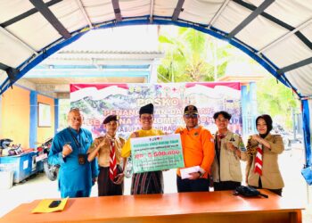 Satgas Pramuka Peduli Kwarcab Inhil Serahkan Bantuan ke Masyarakat Terdampak Banjir