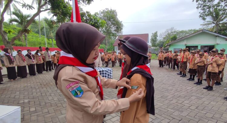 Semangat Tinggi Pramuka Siaga Mewarnai Perkemahan Sehari di Srono