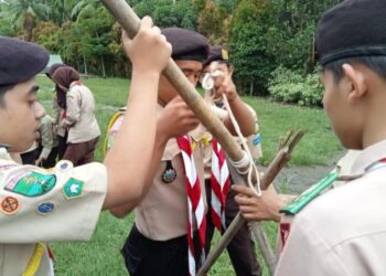 Pramuka Pangkalan SMKN 01 Sungai Kakap Melaksanakan Perkemahan Keterampilan Kepramukaan