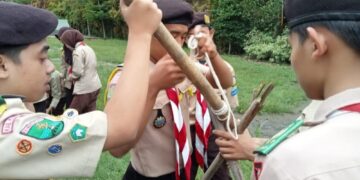 Pramuka Pangkalan SMKN 01 Sungai Kakap Melaksanakan Perkemahan Keterampilan Kepramukaan