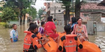 Satgas Pramuka Peduli dan Ubaloka Kwarcab Grobogan Bantu Masyarakat Terdampak Banjir