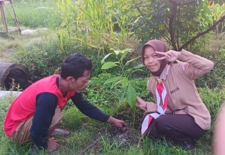 Saka Wanabakti Peringati Hari Baden Powell Dengan Menanam Pohon
