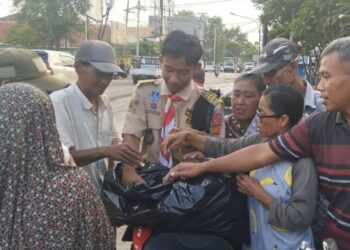 Gudep Pangkalan SMAN 1 Cepu Berbagi Takjil Kepada Masyarakat