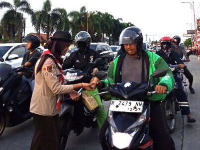 Ribuan Paket Takjil Alhamdulillah Habis Dibagikan oleh Pramuka Cilacap