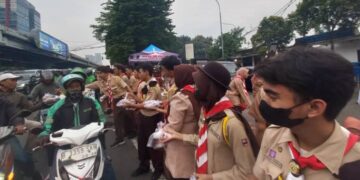 Pramuka SLB Negeri Jakarta 1 dan SLB A Pembina Tingkat Nasional Bagi Takjil