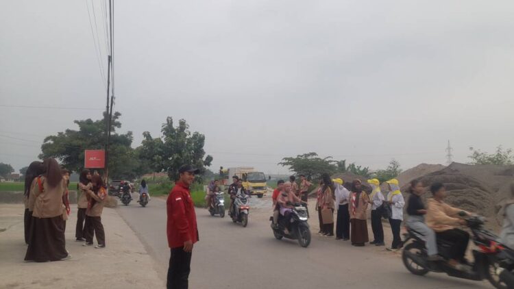 Gudep Pangkalan Perguruan Islam Azzhahiriyah Berbagi Takjil