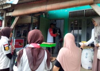 Pramuka Peduli Kwarran Ciawi Berbagi Makanan Untuk Lansia dan Dhuafa