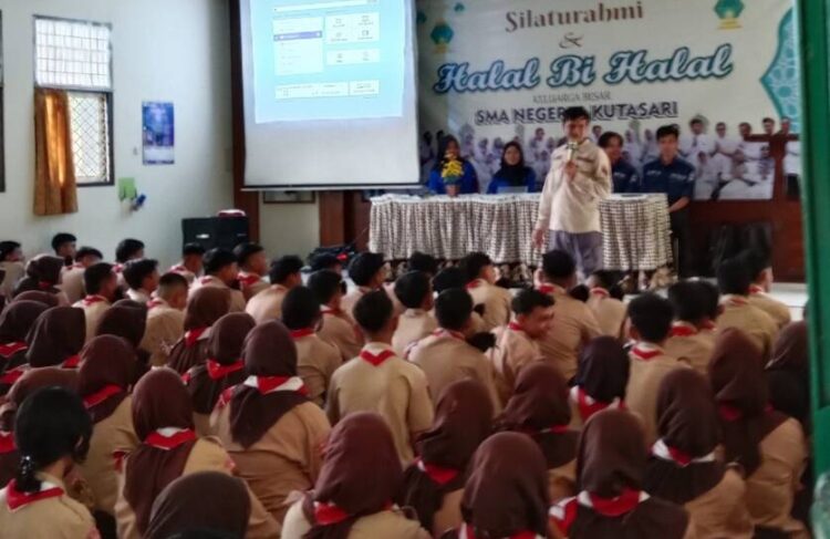 Gudep Pangkalan SMA N I Kutasari Belajar Kehumasan Gerakan Pramuka